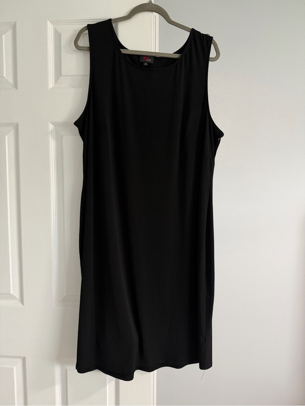 Everyday Black Sleeveless Shift Dress